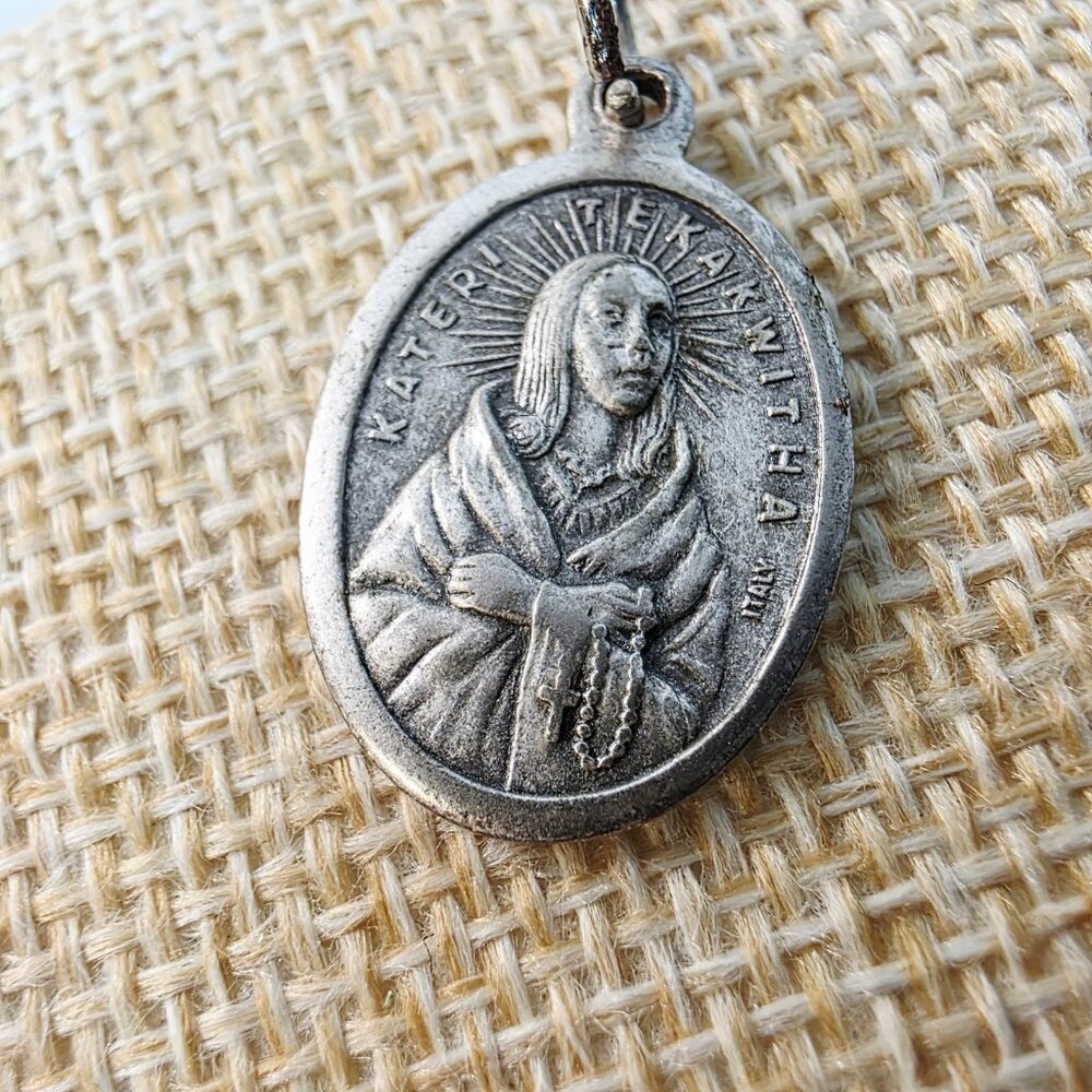 Vtg Made in Italy Oval Blessed Kateri Tekakwitha Medal Pendant Charm